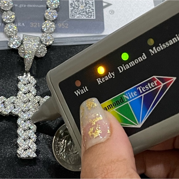 Vvs Certified Diamond Cross pendant, Documents Included, Passes diamond tester! - Picture 9 of 9